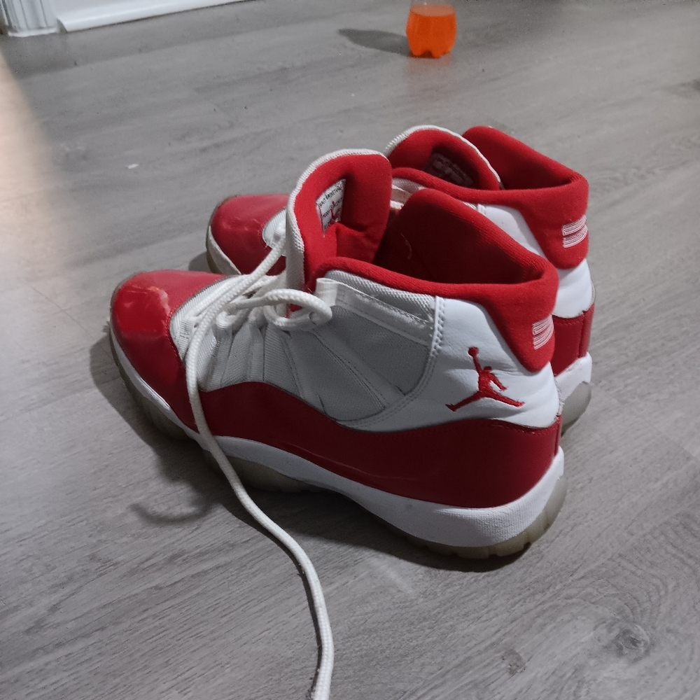 Jordan 11 cherry